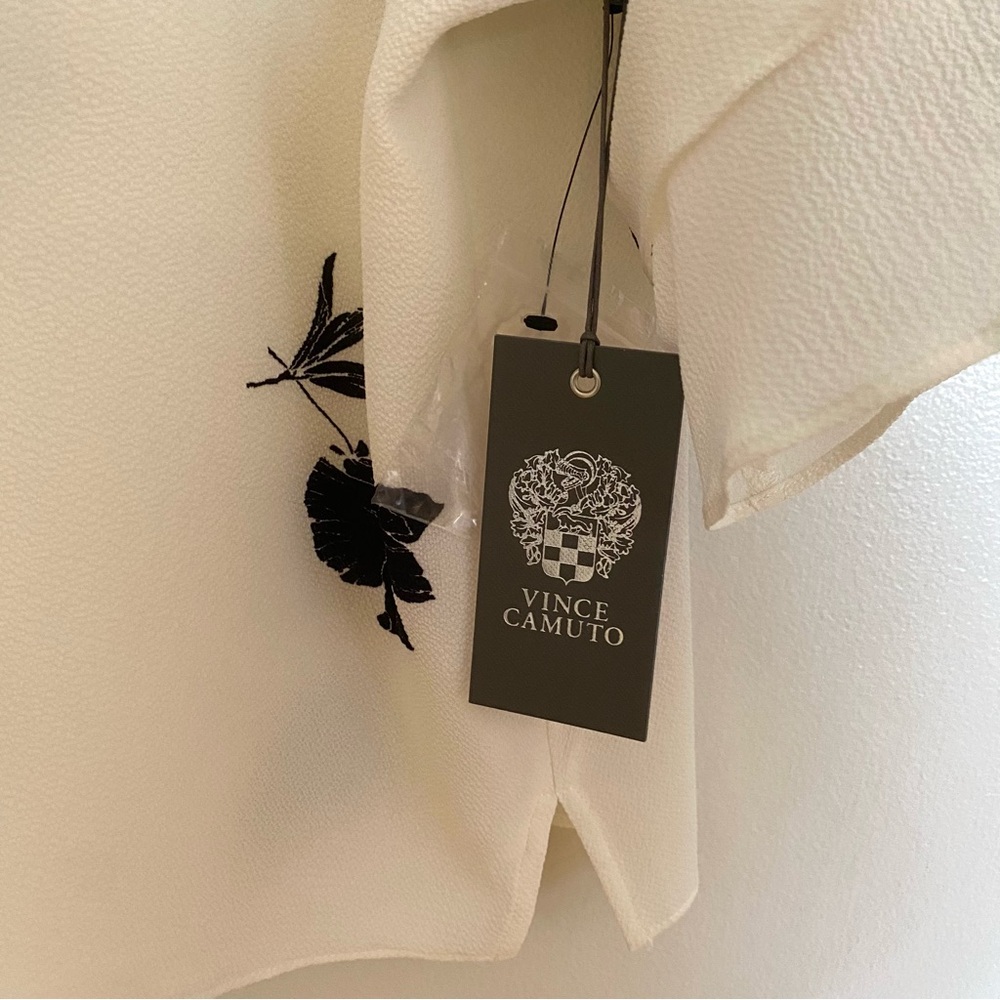 VINCE CAMUTO NWT size L. Floral Ruffle Sleeve Top Black and White - Picture 4 of 6